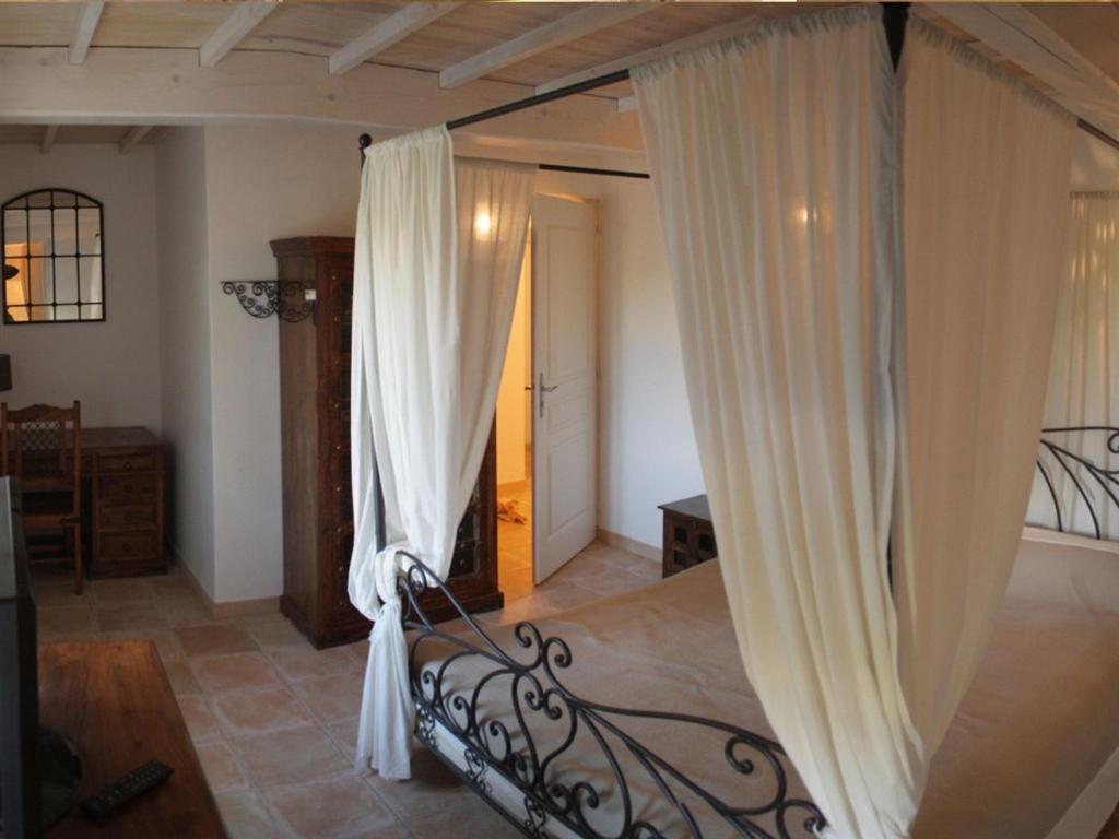 Mas Dansavan Chambres D'Hotes Oppede Exterior photo